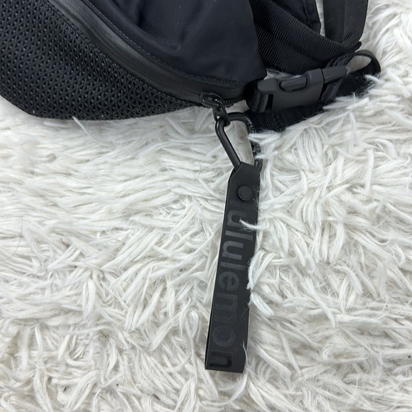 Lululemon All Hours Belt Bag Black - Picture 2 of 6